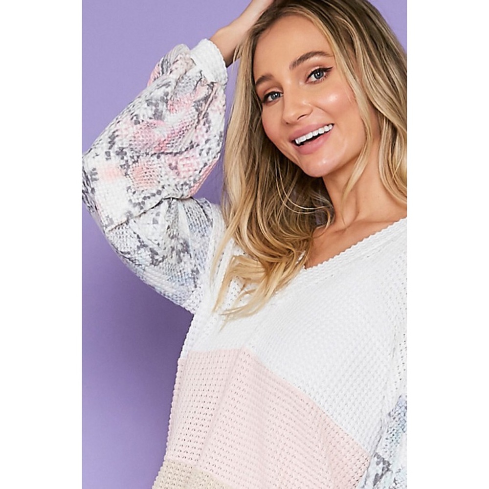 ❤️LAST 2! Snakeskin Detail Contrast V Neck Top! - Picture 8 of 10